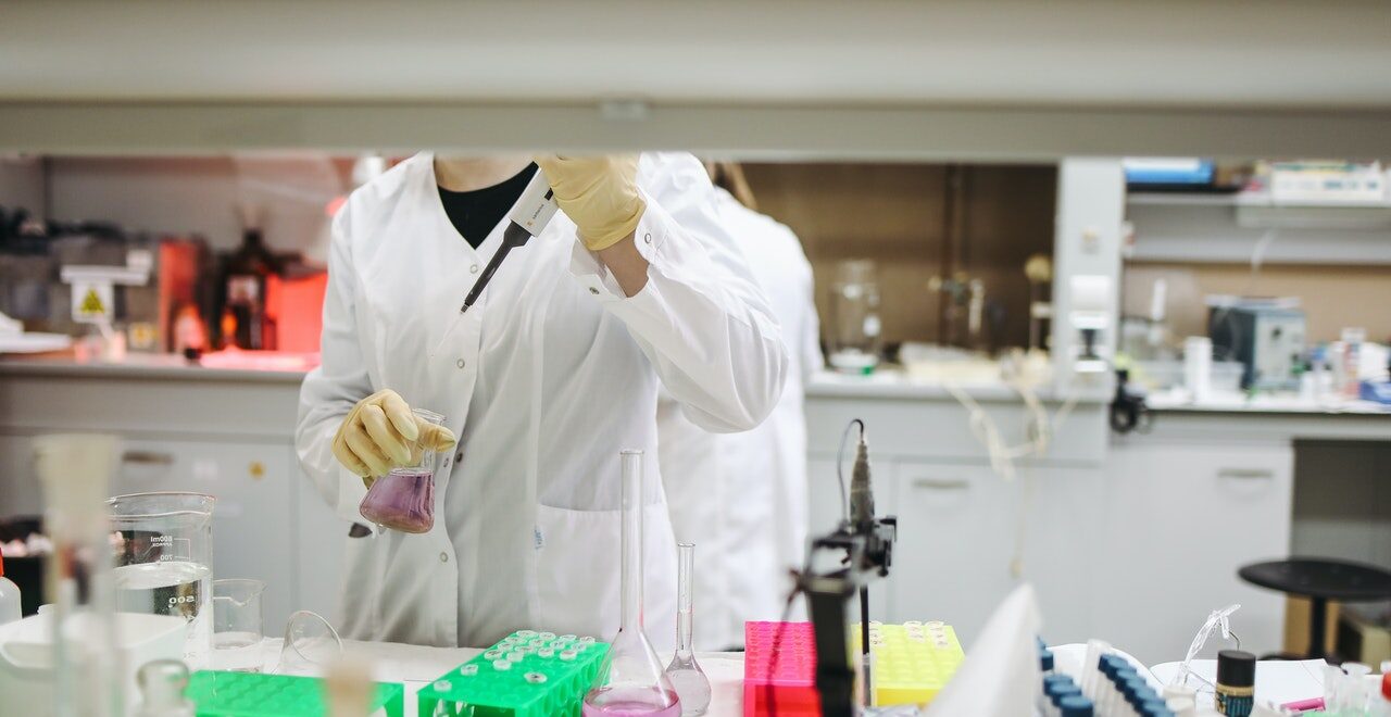 Se necesitan técnicos de laboratorio