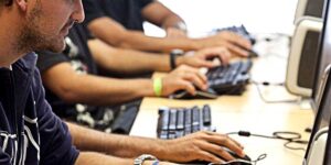 Con los cursos de informática online podrás especializarte en una de las profesiones con mayor ámbito de aplicación y empleabilidad laboral.