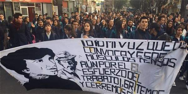 Imagen de Manifestantes en la Universidad de Murcia expresan su descontento con las medidas de reducción presupuestaria, Se otorga ventajas a la UCAM