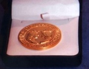 Imagen de Medalla de Oro al Mérito Profesional del Foro Europa 2001